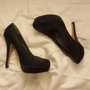 🆕️ Madden Girl Torie Sparkly Black Platform Heels